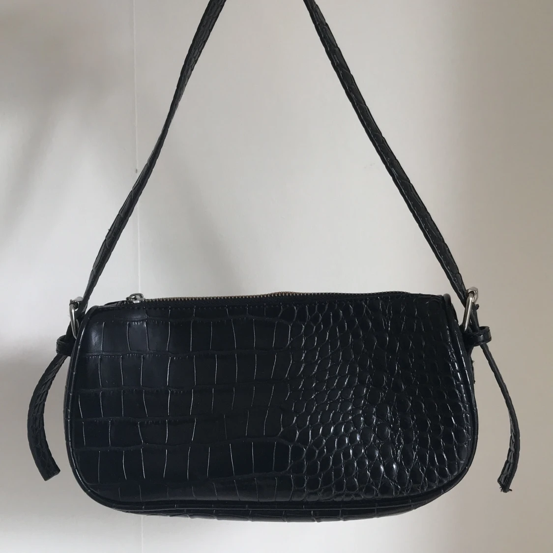 Najs svart axelväska