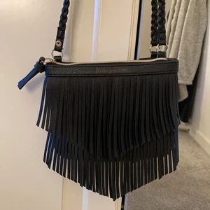 Väska - Maje liknande väska som jag köpt utomlands för några år sen❣️