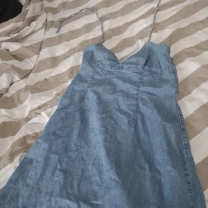 Klänning - Blå jeans halterneck klänning storlek s 