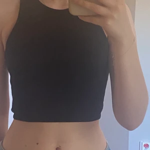 Zara topp  - En topp från zara som passar bra nu till sommaren.