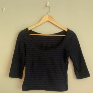 Svart blå Crop-top  - En randning crop-top