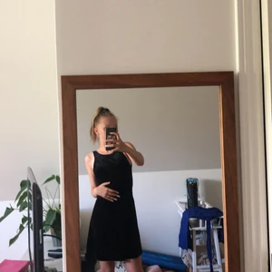 klänning  - super söt klänning säljer då jag inte använder den längre använd max 5 gånger (pris kan diskuteras) 💓