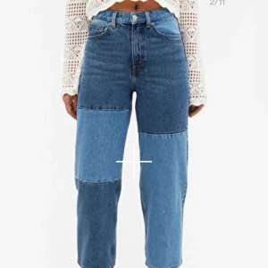 Monki jeans - Modellen Mozik, cool mitch match design. Croppade i benen, nypris 400
