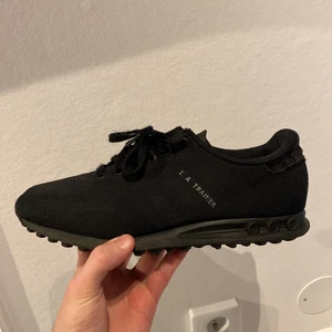 Adidas LA trainers - I bra skick, storlek 44.