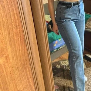 Ljusa jeans - För små på mig, nyskick aldrig använd. Storlek L