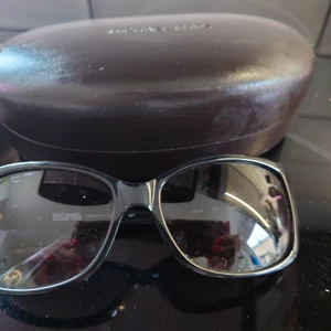 Solglasögon från Michael Kors  - Solglasögon från Michael Kors i väldigt fint skick 