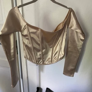 Topp från bikbok - Topp från bikbok i strl S!