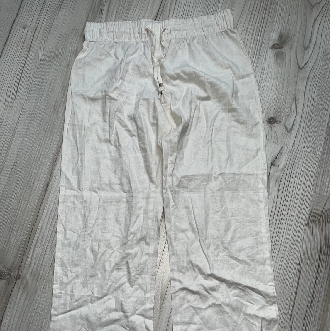 Krämvita linnebyxor