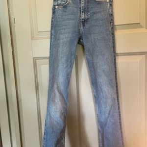 Zara jeans - Såå fina och önskar verkligen jag kunde behållt dem!! Säljer dem för att dem blivit för små!