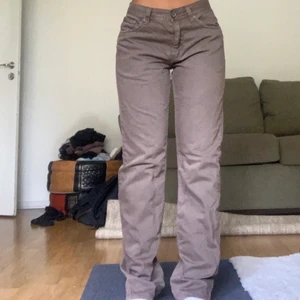 Byxor second hand - Säljer dessa fina byxor då de inte används:) Storlek 34/ 34 (waist, length)