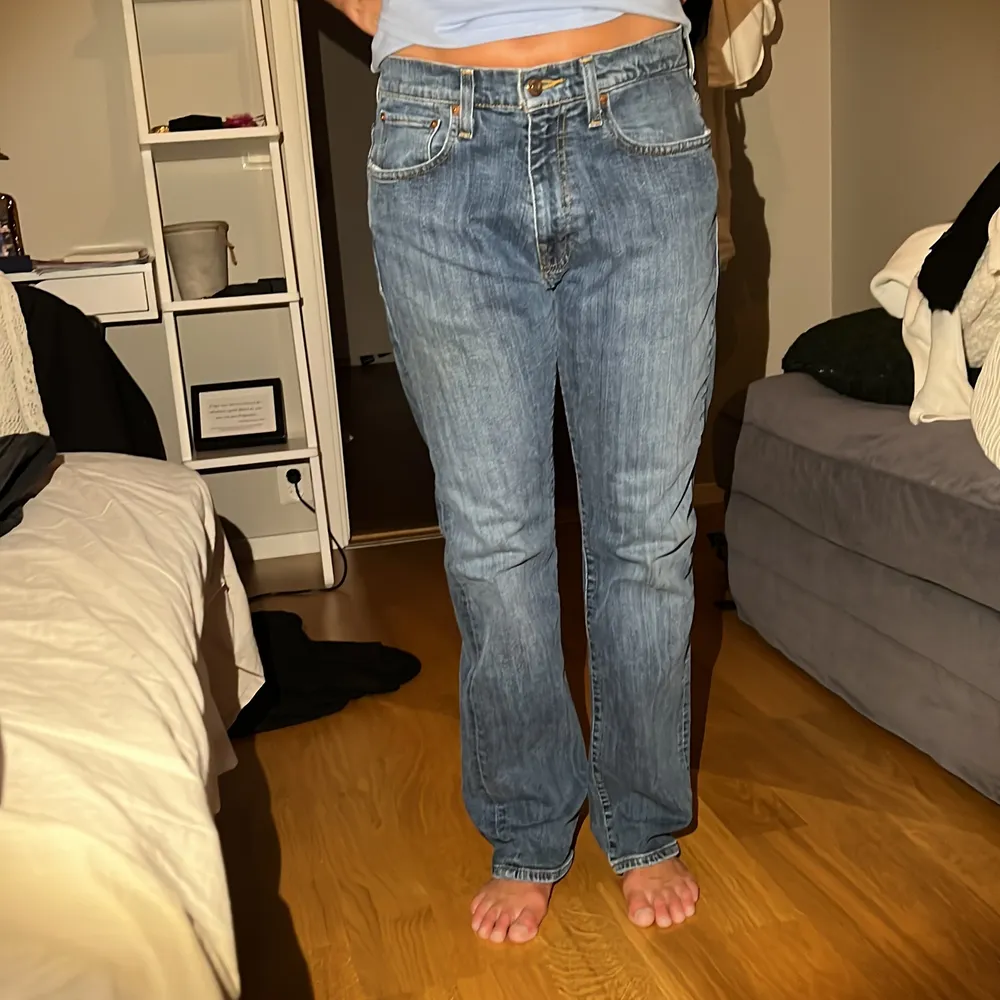 Säljer dessa jättesnygga jeans som jag köpt second hand!. Jeans & Byxor.