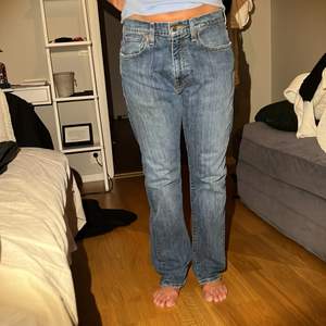 Säljer dessa jättesnygga jeans som jag köpt second hand!