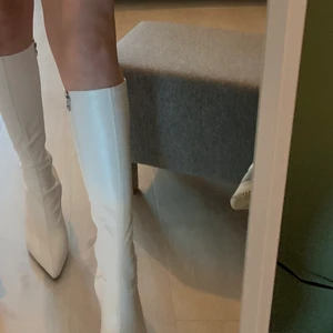 BEBO skor  - Bara provade och aldrig använda. När jag köpte dessa var priset 579kr men jag säljer såklart billigare. Kom privat för fler bilder ❤️ dessa är storlek 41 men passar mig som har storlek 39