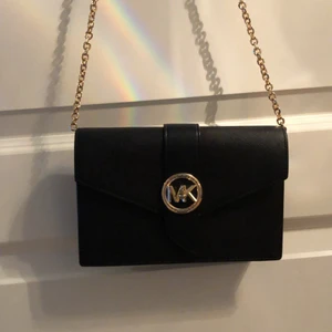 Michael kors väska - Har haft den i drygt 1 år är som ny, kostade 1.400