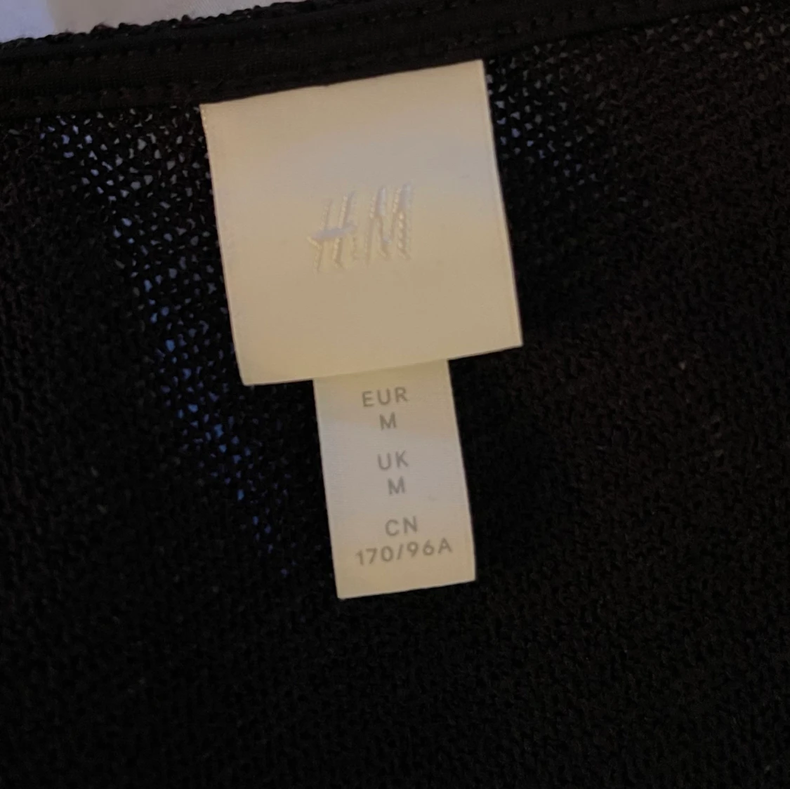 Tunn stickad tröja med öppen rygg - 91