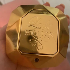One million parfym  - helt oanvänd, säljer då jag fick i present & inte kommer få andvändning till den! kontakta mig om ni har frågor eller så. nypris ligger på ca 500kr. priset kan diskuteras!