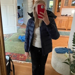 Ralph Lauren jacka  - Jättefin jacka från Ralp Lauren i storlek XL(barn), men passar en xs/s💕 jätte fint använd och ser imprincip ny ut! Nypris ca 1900kr