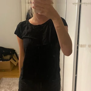 Svart T-shirt  - Bra skick