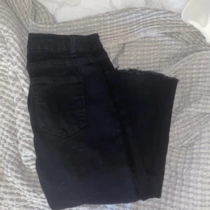 Mid Waist jeans bootcut - Säljer dessa pga använder inte. Skriv om ni vill ha fler bilder! Som nya!! 