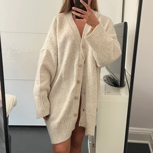 Kofta BiancaxNelly  - Otroligt skön kofta från Biancas kollektion med Nelly. Strl XS. Oversized! Använd 1 gång