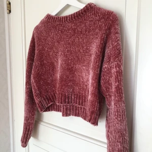 Mjuk tröja - Jättemjuk och skön tröja från only i storlek XS men skulle säga att den passar som S också. 