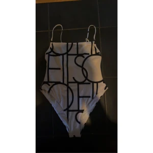 Baddräkt  - Ett oandvänt plagg i storlek M 