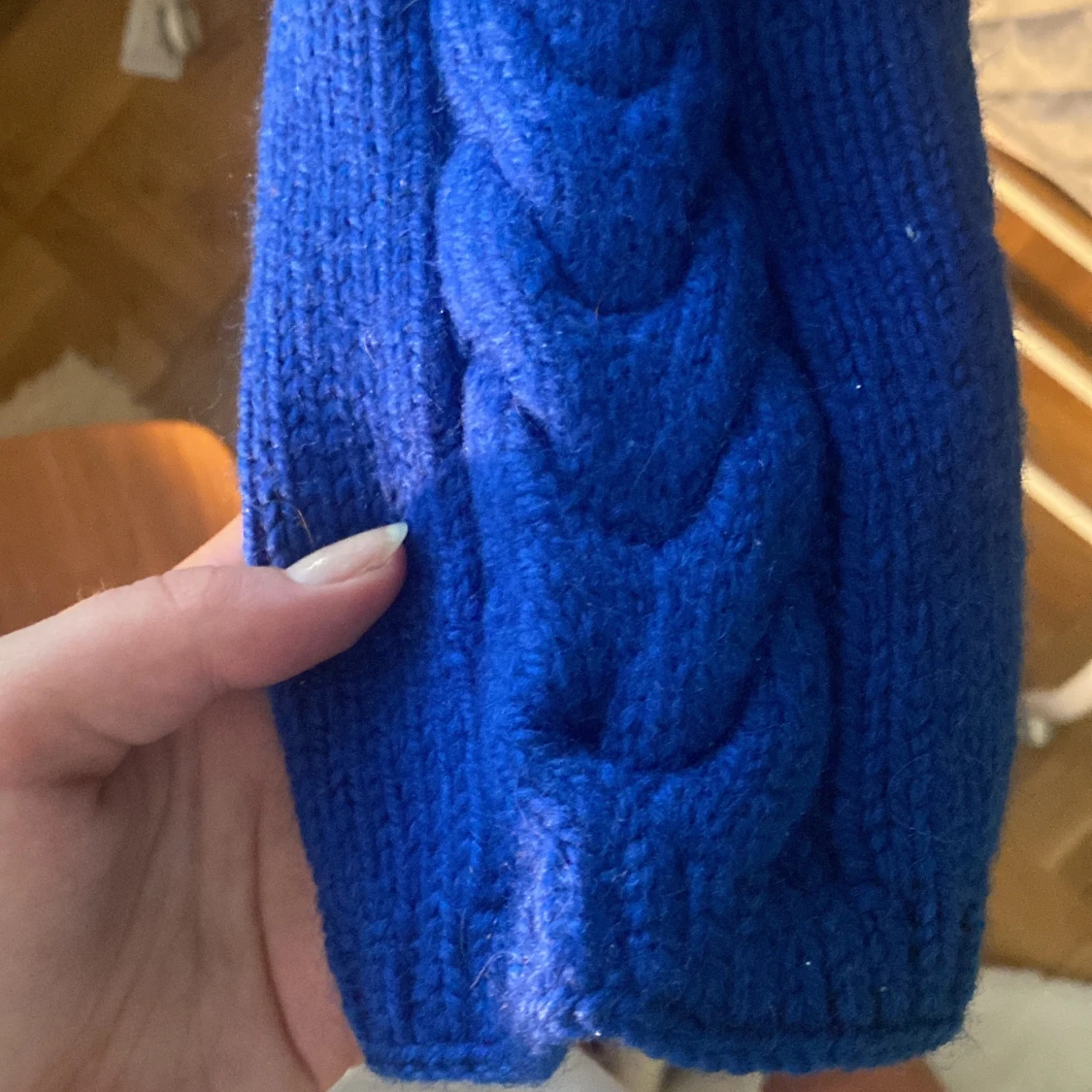 Stickad blå tröja - 91