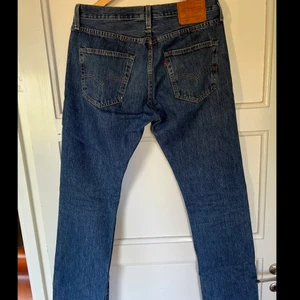 Levis 501 W32L32 - Levis 501 i storlek W32 L32 i fint skick.   Se andra annonser för samfrakt och fråga om det finns funderingar!