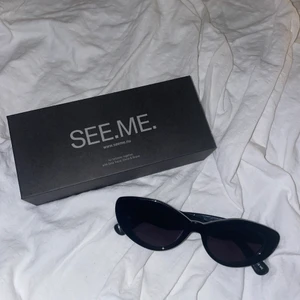 CHIMIs - ⚠️använd ej KÖP NU⚠️ Solglasögon från CHIMI x GinaTricot, kollektion SEE.ME. Model 2 i färgen BLACK CAT. Jättebra skick utan repor, använda fåtal gånger! Orginalkartong medföljer! Köparen står för frakt! 🫶☀️