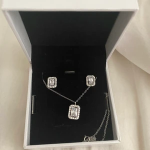 Smycke - Äkta silver oanvänt fick i present men inte min smak så säljer vidare.