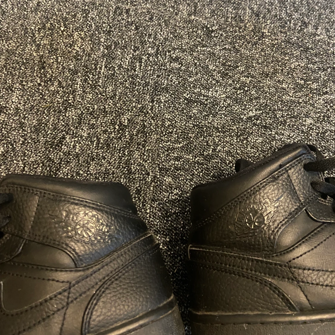 Jordan 1 (Triple Black) - 91