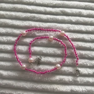 Pärlhalsband  - Detta halsband är hemma gjort och helt oanvänt❤️