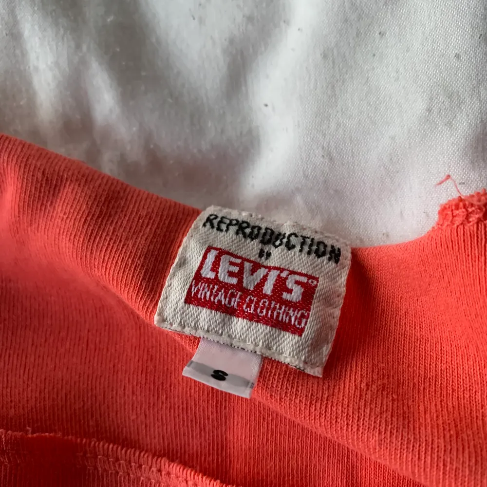 orange levi’s sweater, size S. perfect condition 🧡. Hoodies.