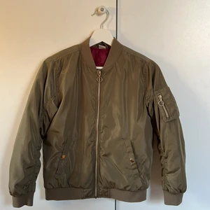 Bomberjacka - Bomber jacka från Lindex Kids stl. 152 säljer pga. garderobrensning!✨💘