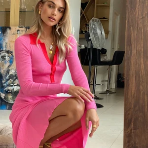 INTRESSEKOLL Collar knitted dress Adoore  - INTRESSEKOLL på min fantastiska Adoore klänning i storlek 36. Endast använd några fåtal gånger så den är som ny! Har lite svårt att göra mig av med den men den hänger bara i garderoben och är vacker tyvärr.. vill du ge ett bra pris så skriv! ❤️