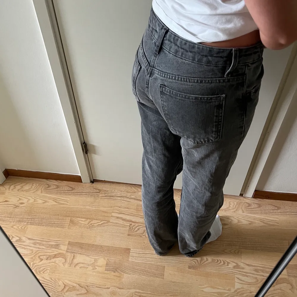 Jätte snygga lågmidjade Zara jeans💕💕 (sista bilden är lånad). Jeans & Byxor.