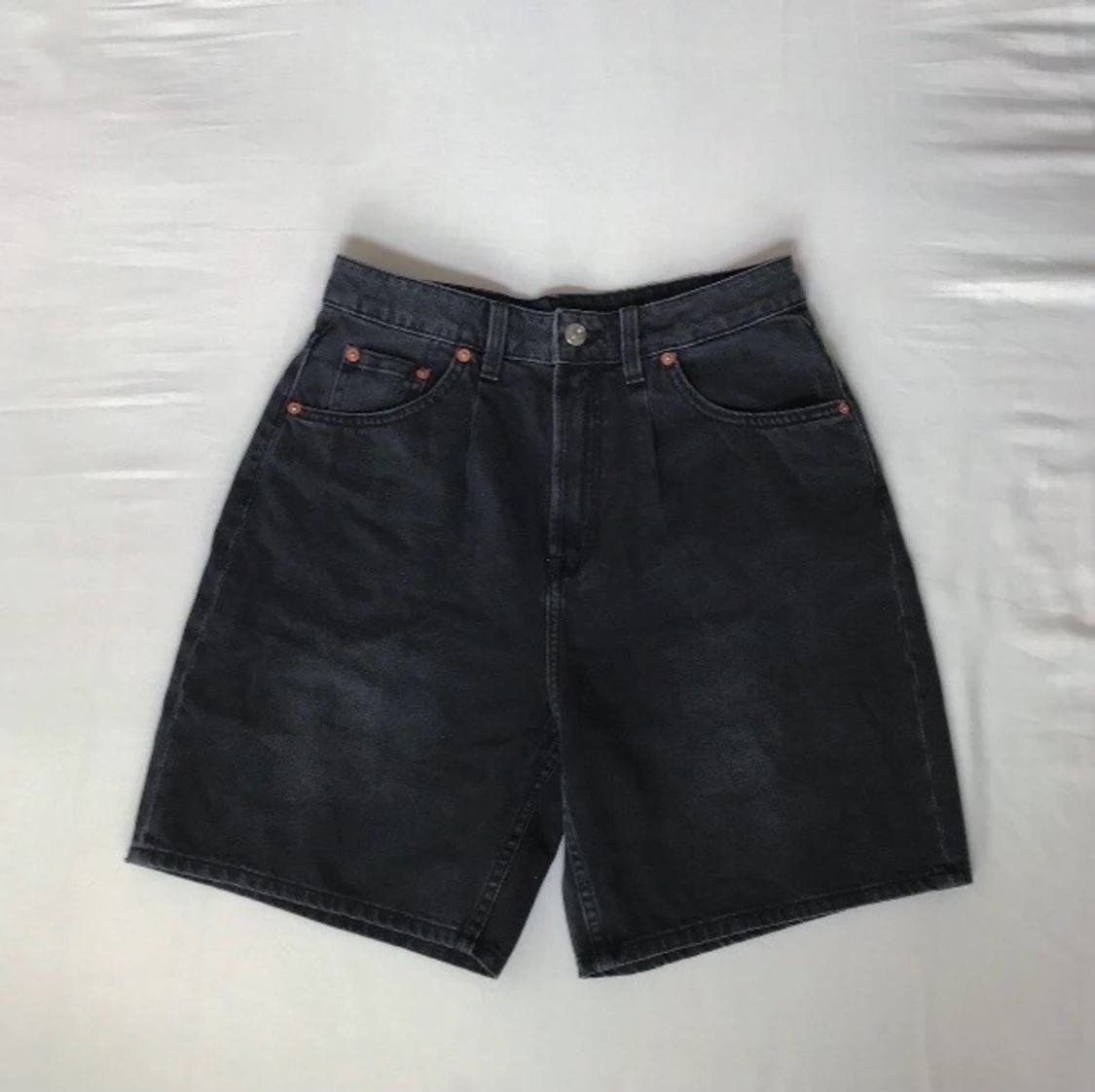 Högmidjade jeansshorts 