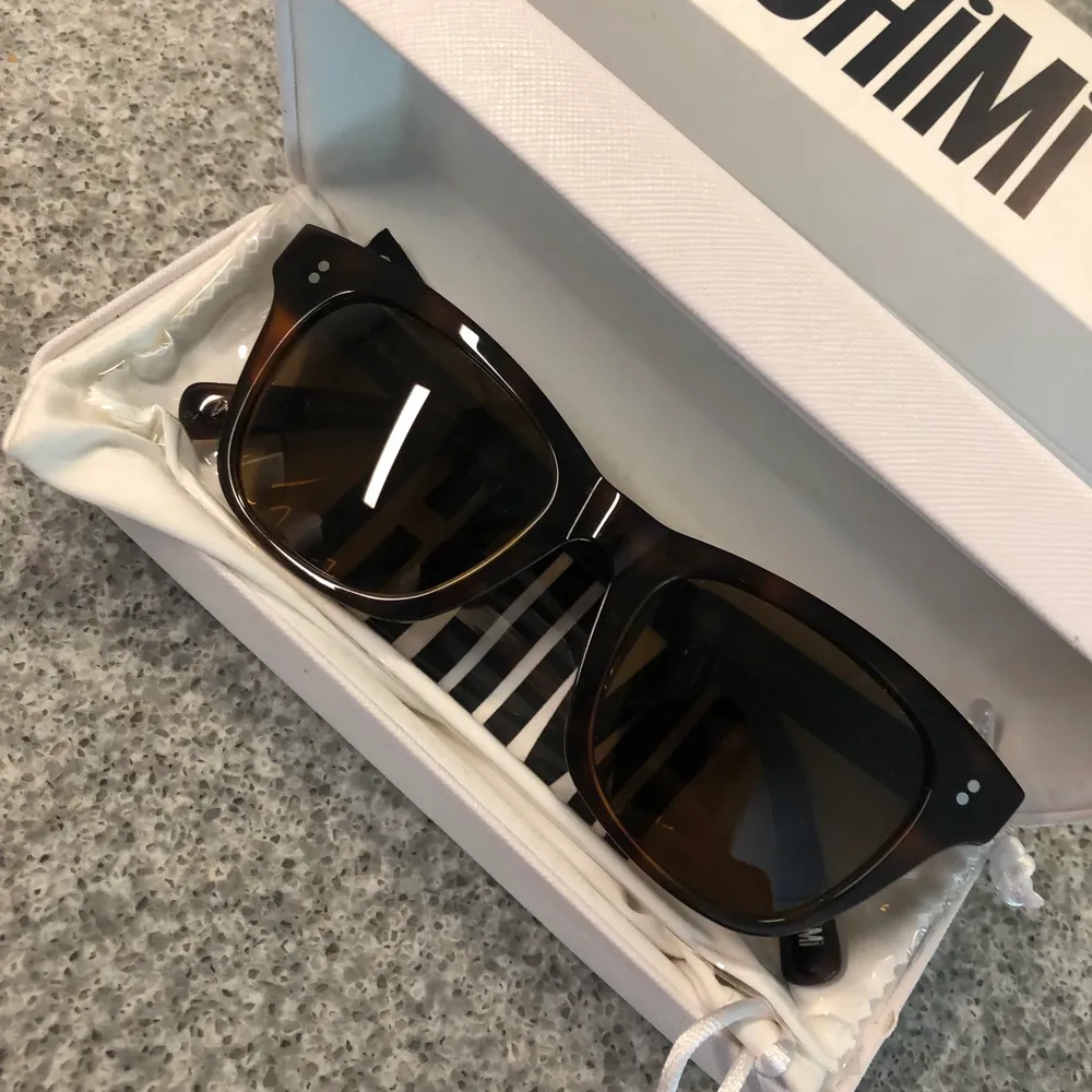 Säljer mina chimi eyewear i nyskick. Använda 2-3 gånger pga att jag känner att de inte passar mitt ansikte. Köpte för 1200. Säljer för 400 ex frakt. Accessoarer.