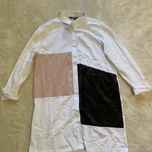 En oanvänd skjorta  - En helt oanvänt snygg skjorta som är ganska lång från LCW MoDEST 