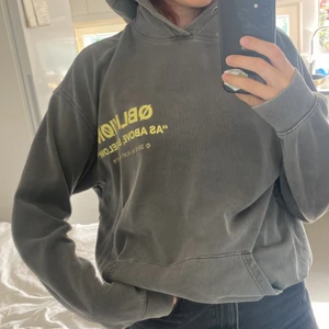 Grå oversized hoodie - strl L herravdelningen 