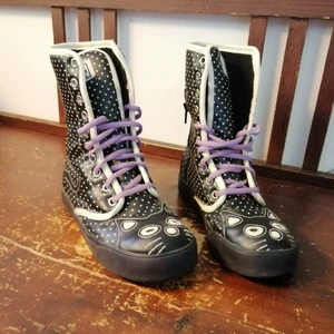 Kattkängor - Kängor från T. U. K, mycket slitna, men vill gärna spinna ett tag till. 