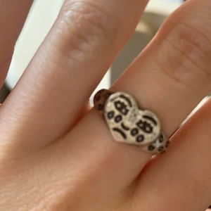 Ring - Passar mig som har lite lite mindre fingrar än medel, fri frakt❤️