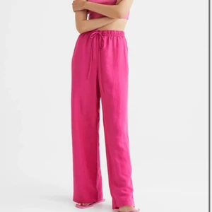 Linnebyxor  - Säljer dessa jätte fina linnemixbyxor från H&M då de inte är min stil, så har bara använt dom en gång. Super sköna och luftiga. Långa på mig som är 163