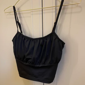 Linne - Linne från hm i satin, använd ett fåtal gånger så i nyskick 