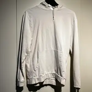 Klassisk vit hoodie utan tryck från asos  Köpare står för frakt 