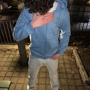 Rhinstone zip hoodie streettagclothing  - Ny skick använd 2-3 gånger. Skriv privat för frågor o för flera bilder och vid intresse.