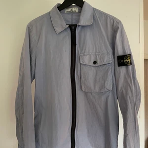Stone island overshirt - Ganska bra skick 9/10. Lite liten i passformen.