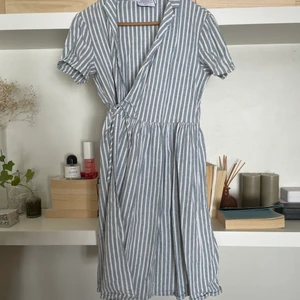 Linneklänning - Linneklänning från Kristin Sundbergs kollektion för NAKD