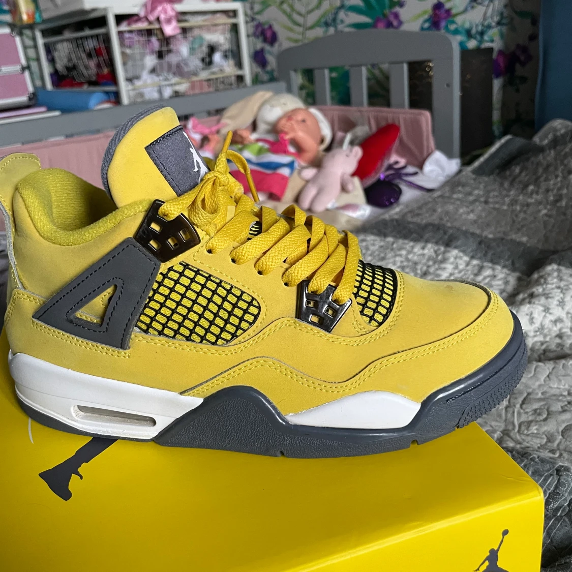 Jordan 4 lightning  - 90