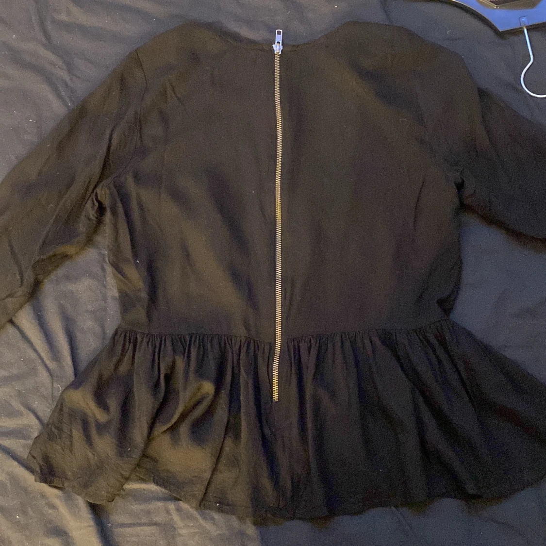 En svart blus   - 90